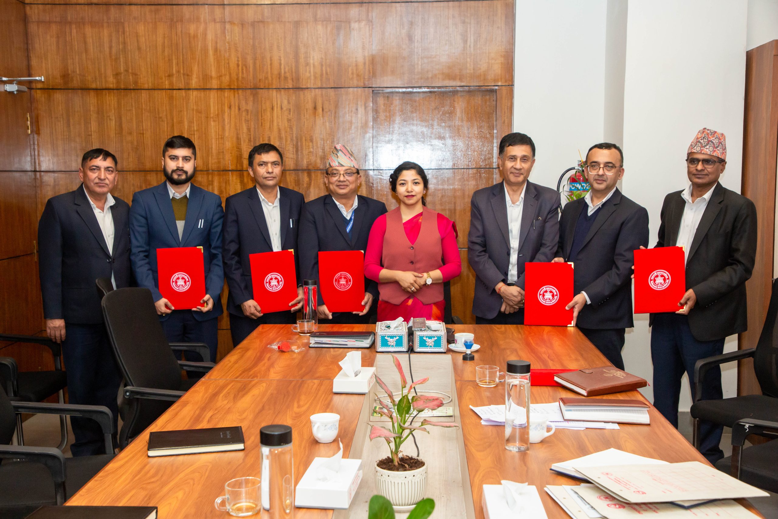 भूमि सेवा वडाबाट दिने प्रक्रियामा सफलता प्राप्त गर्दै कार्यवाहक प्रमुख डंगोल : मालपोत कार्यालय चावहिल, डिल्लीबजार र कलंकीसँग सम्झौता