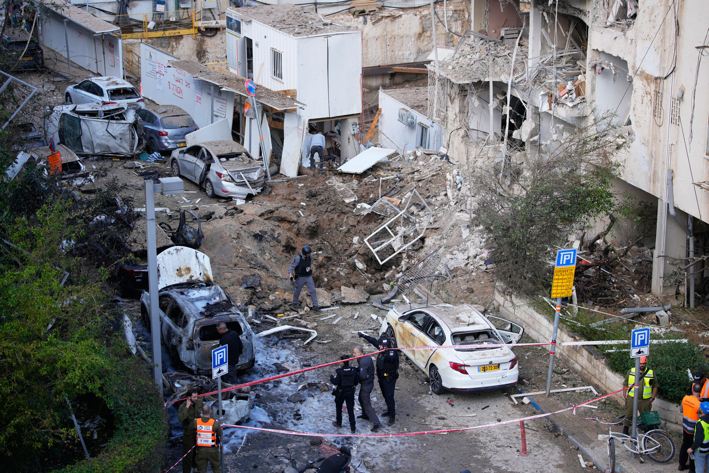 इरान–इजरायल तनाव उत्कर्षमा : ट्रम्पको ‘गोप्य वार्ता’को दाबीबीच इजरायलमाथि इरानी क्षेप्यास्त्र प्रहार