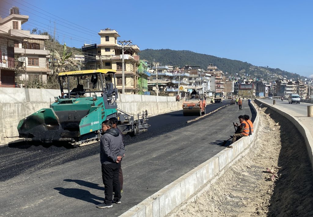 सूर्यविनायक–धुलिखेल सडक विस्तार: तीन वर्षमा ६७ प्रतिशत भौतिक प्रगति, म्याद थपिएपछि काममा तीव्रता