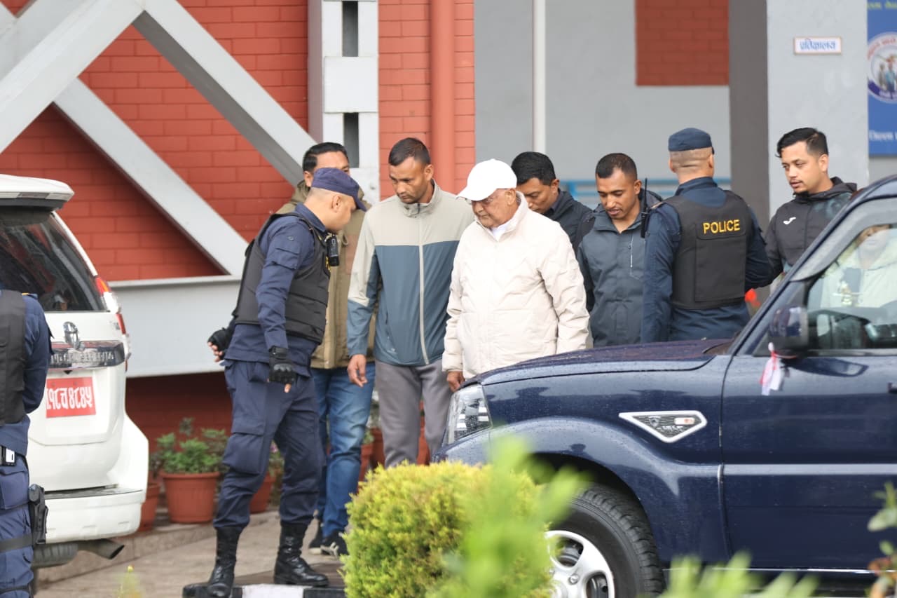 पक्राउ परेका एमाले अध्यक्ष ओलीको त्रिवि शिक्षण अस्पतालमा स्वास्थ्य परीक्षण