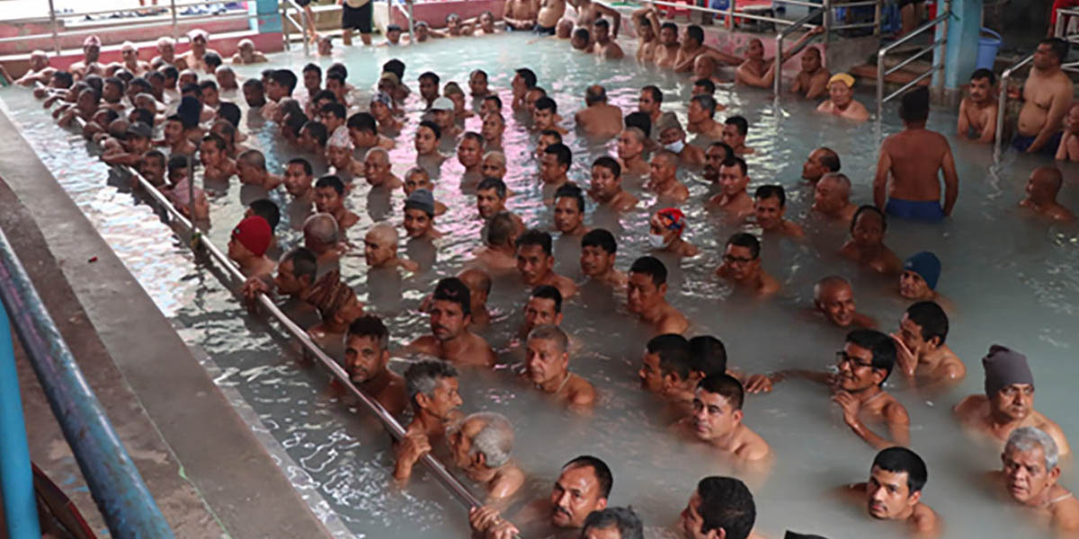 प्राकृतिक उपचारको केन्द्र बन्दै म्याग्दीको सिंगा तातोपानी: बिरामीको आकर्षण बढ्दो