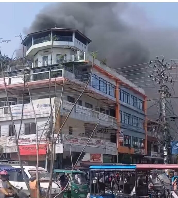 सुनसरीको इटहरीस्थित पूर्वाञ्चल क्याफेमा आगलागी