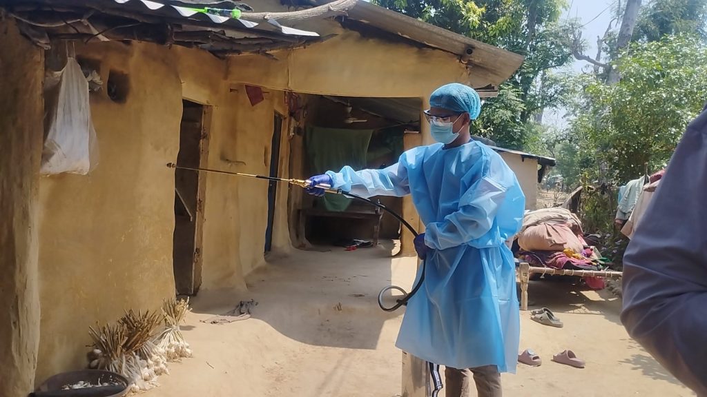 कैलालीमा औलो र कालाजार नियन्त्रण गर्न विषादी छर्कन सुरु