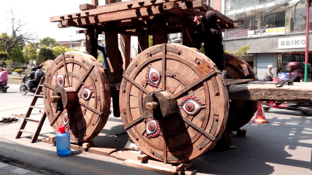 वर्षा र सहकालका देवता सेतो मच्छेन्द्रनाथको रथ निर्माण गरिँदै, चैत १२ देखि जात्रा सुरु हुने