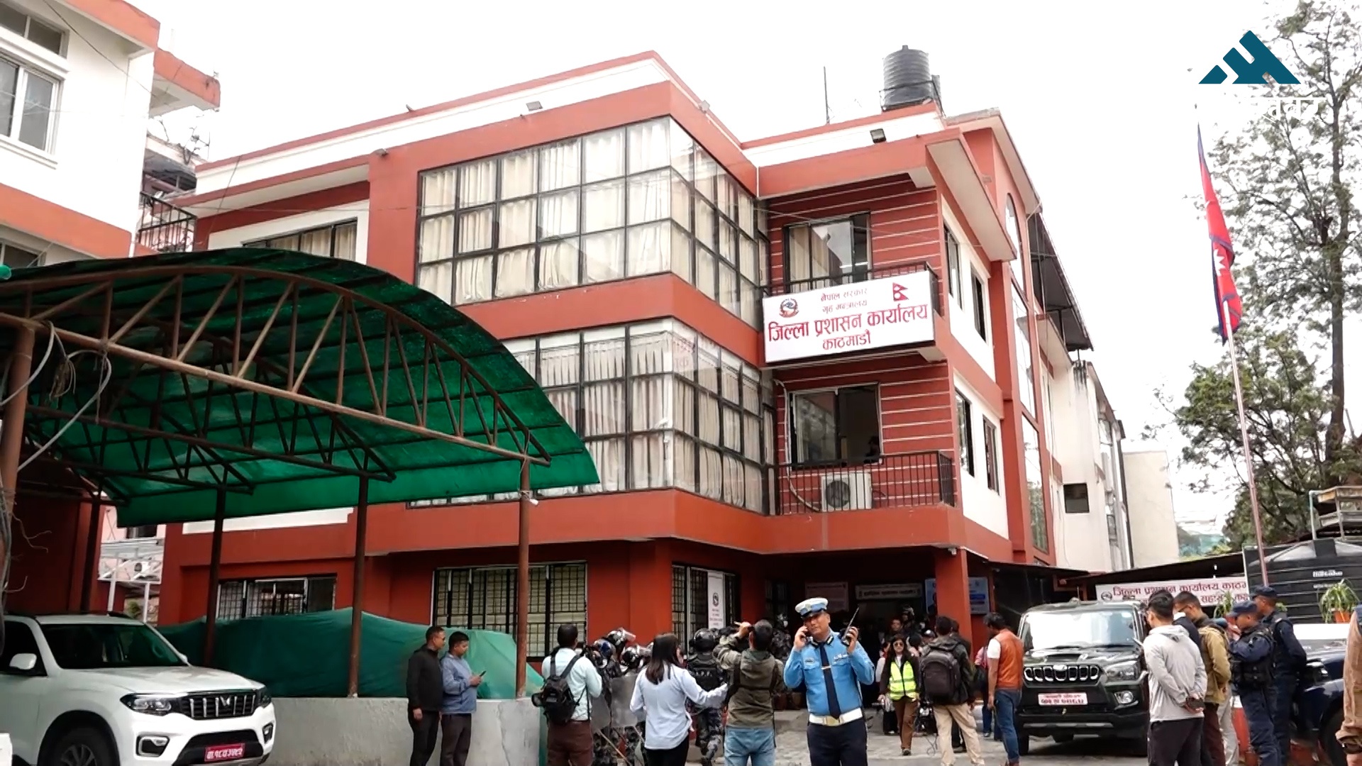 राहदानी लिन अब प्रशासन धाइरहनु नपर्ने: काठमाडौँमा सुरु भयो हुलाकमार्फत ‘होम डेलिभरी’ सेवा