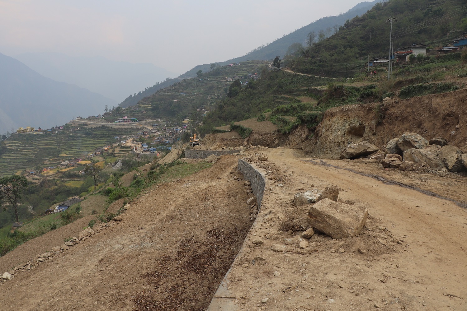 मूल्यवृद्धिको बहानामा दरवाङ–मुना–ढोरपाटन सडक निर्माणमा ढिलासुस्ती