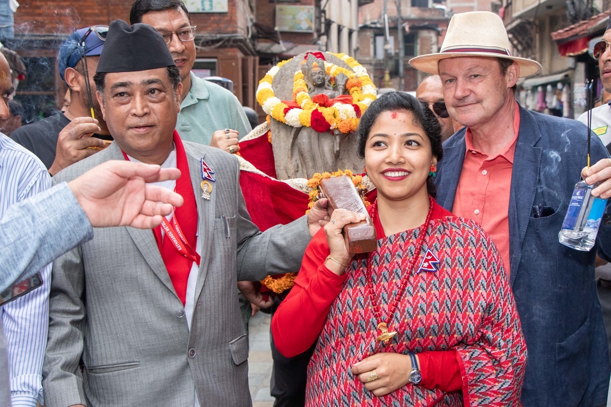 कार्यवाहक प्रमुखले घर फर्काइन पार्वती : तीन दशकपछि संग्रहालयको बाकसबाट आफ्नै ‘आसन’ मा महागौरी