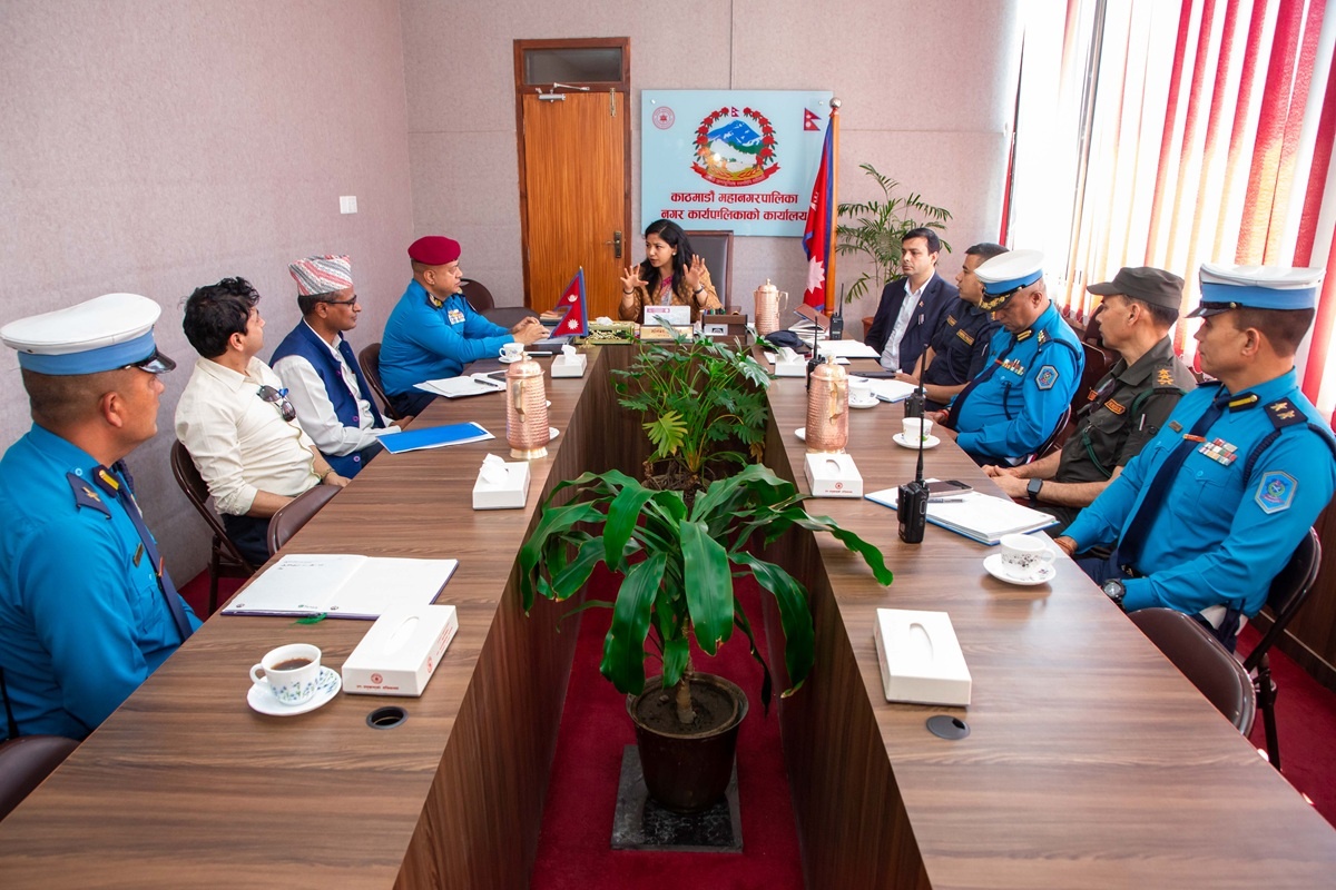 सार्वजनिक यातायातको अव्यवस्था अन्त्य गर्न सुनिता डंगोलको कडा कदम : ३ दिनभित्र बसपार्क छिर्न यातायात व्यवसायीलाई ‘अल्टिमेटम’