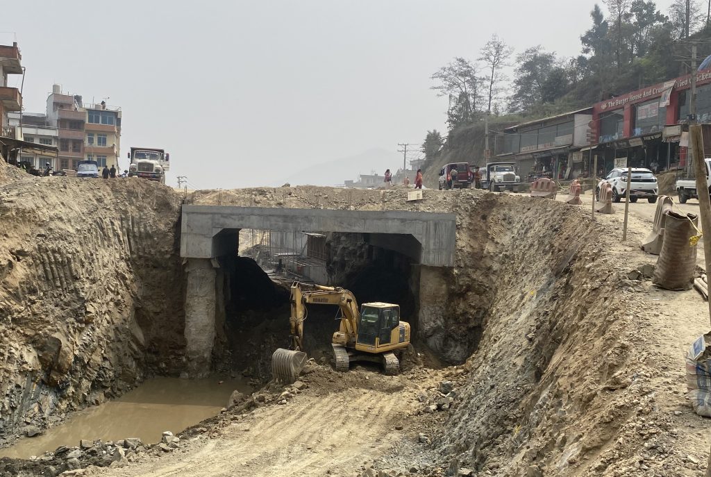 अरनिको राजमार्ग विस्तार: ७० प्रतिशत काम सम्पन्न, तर सामग्रीको मूल्यवृद्धिले गति सुस्त