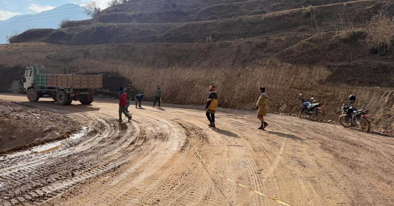 कालोपत्रका लागि ठुलीपोखरी-खौला सडक २० दिन बन्द रहने: वैकल्पिक मार्ग प्रयोग गर्न प्रशासनको आग्रह