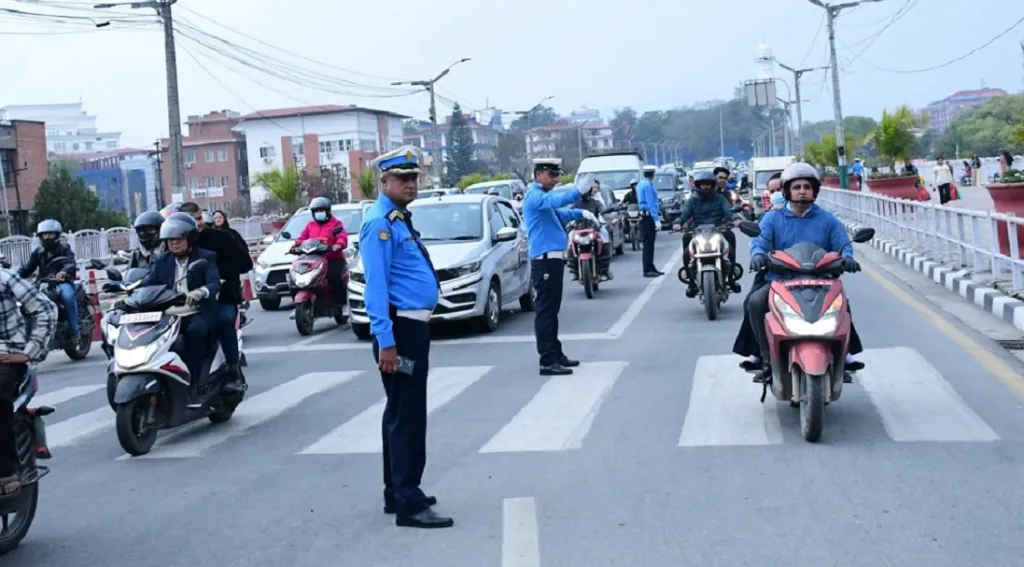 काठमाडौँ उपत्यकामा २४ घण्टाभित्र दुई हजार ४९२ चालक कारबाहीमा : पाँच लाख बढी राजस्व सङ्कलन