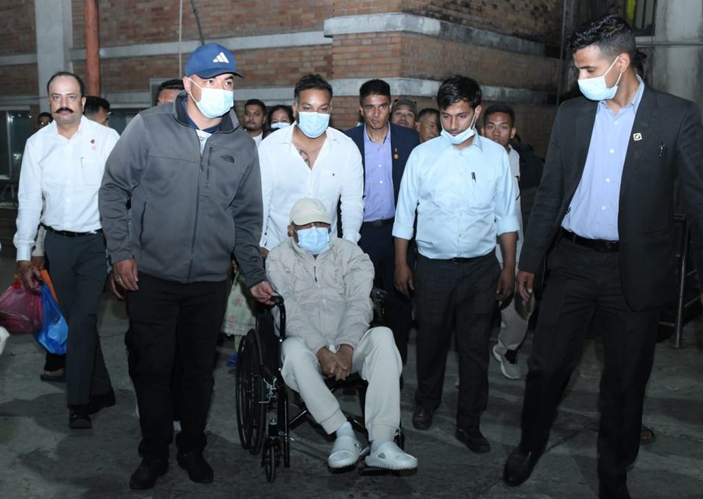 एमाले अध्यक्ष ओली २१ दिनपछि अस्पतालबाट डिस्चार्ज, घरमै आराम गर्न चिकित्सकको सुझाव