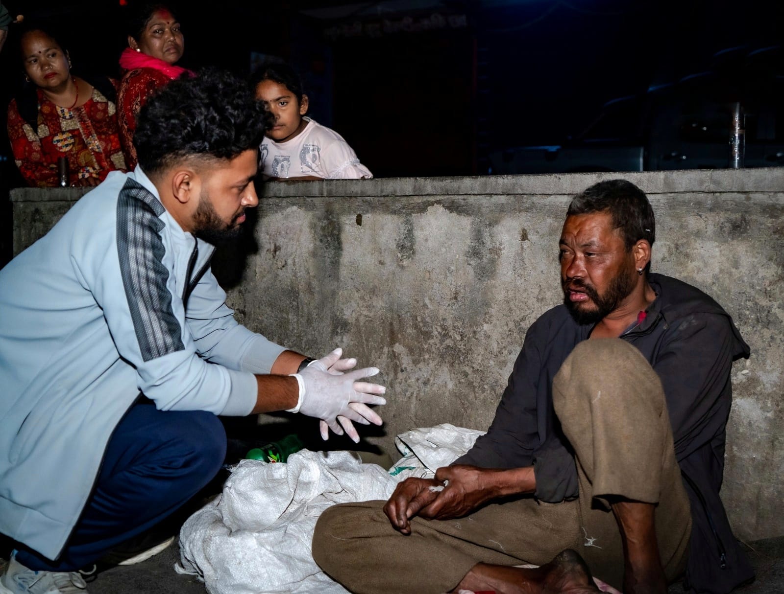 सडक मानवमुक्त अभियान : स्वयम्भू क्षेत्रबाट थप तीन जनाको उद्धार