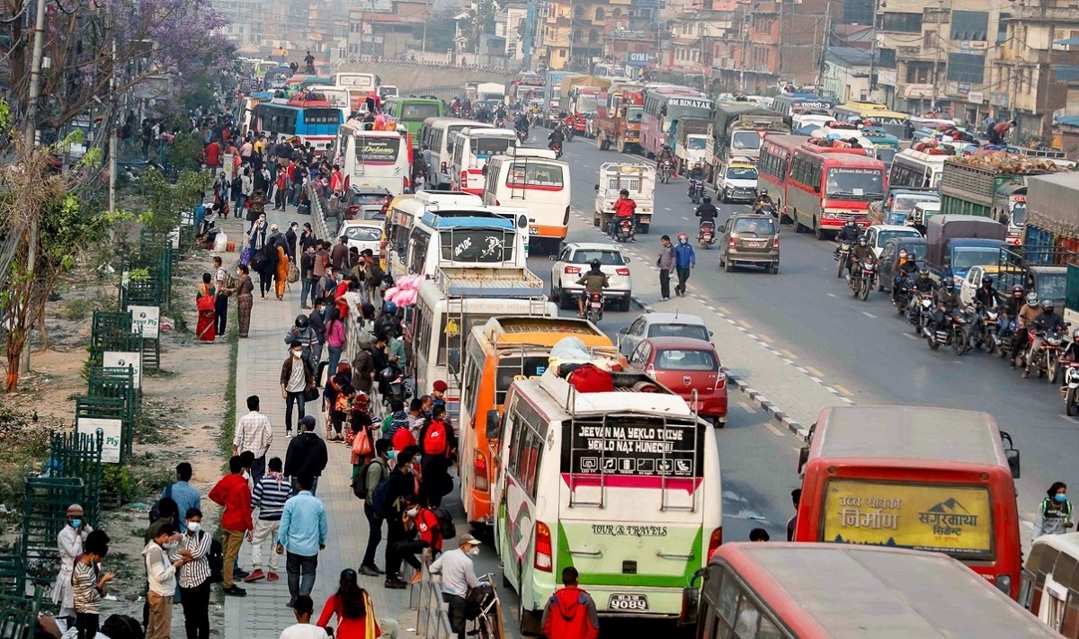 सार्वजनिक यातायातमा मनपरी भाडा असुली: नियमनकारी निकायको उदासिनताले यात्रु मर्कामा