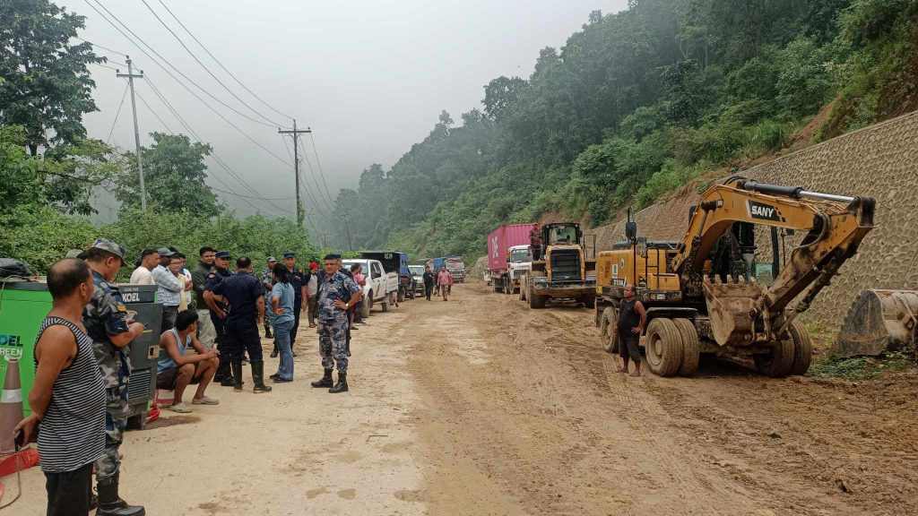 डुम्रे–बेँसीसहर सडक भोलिदेखि दैनिक ८ घण्टा बन्द हुने, यस्तो छ समयतालिका