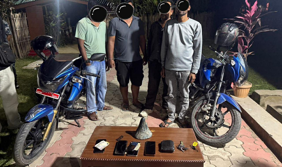 सुनसरीमा गैँडाको खागसहित चार जना पक्राउ: झापाबाट ल्याइएको खाग र दुई मोटरसाइकल बरामद