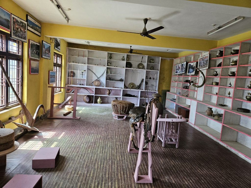 सुदूरपश्चिमको मौलिकता जोगाउन डडेल्धुरामा ‘डोट्याली सङ्ग्रहालय’ स्थापना : लोप हुँदै गएका परम्परागत सामग्रीको सङ्कलन