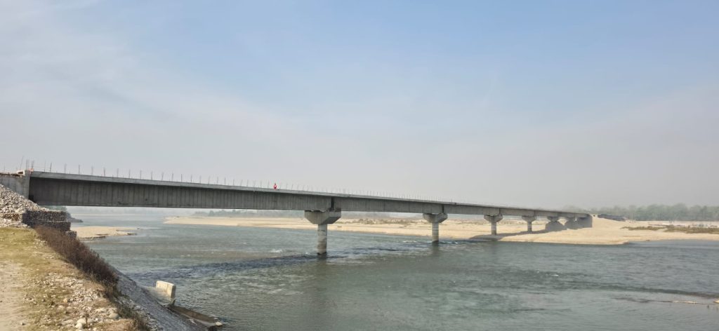 कर्णाली नदीको सनकट्टी घाटमा बन्दै गरेको पुल अन्तिम चरणमा : डुङ्गाको जोखिमपूर्ण यात्रा अन्त्य हुँदै, कैलाली र बर्दियाको दूरी छोटिँदै