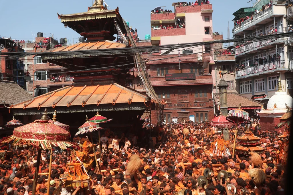 अबिरले राताम्मे मध्यपुरथिमि : उल्लासका साथ मनाइयो ‘सुथसिया’ (सिन्दुर) जात्रा