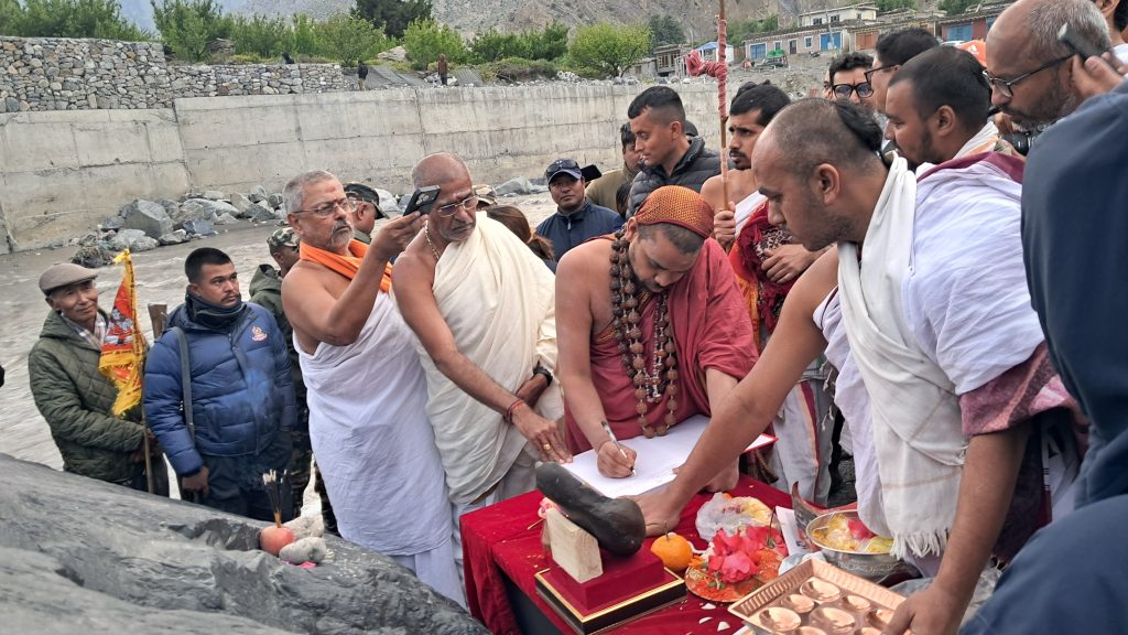 मुस्ताङमा शालिग्राम मूर्ति स्थापना