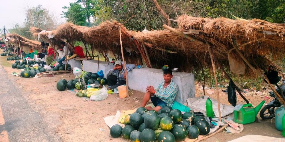 बगरमा पसिना, राजमार्गमा बजार : मुक्तकमैयाको फेरिएको दिनचर्या