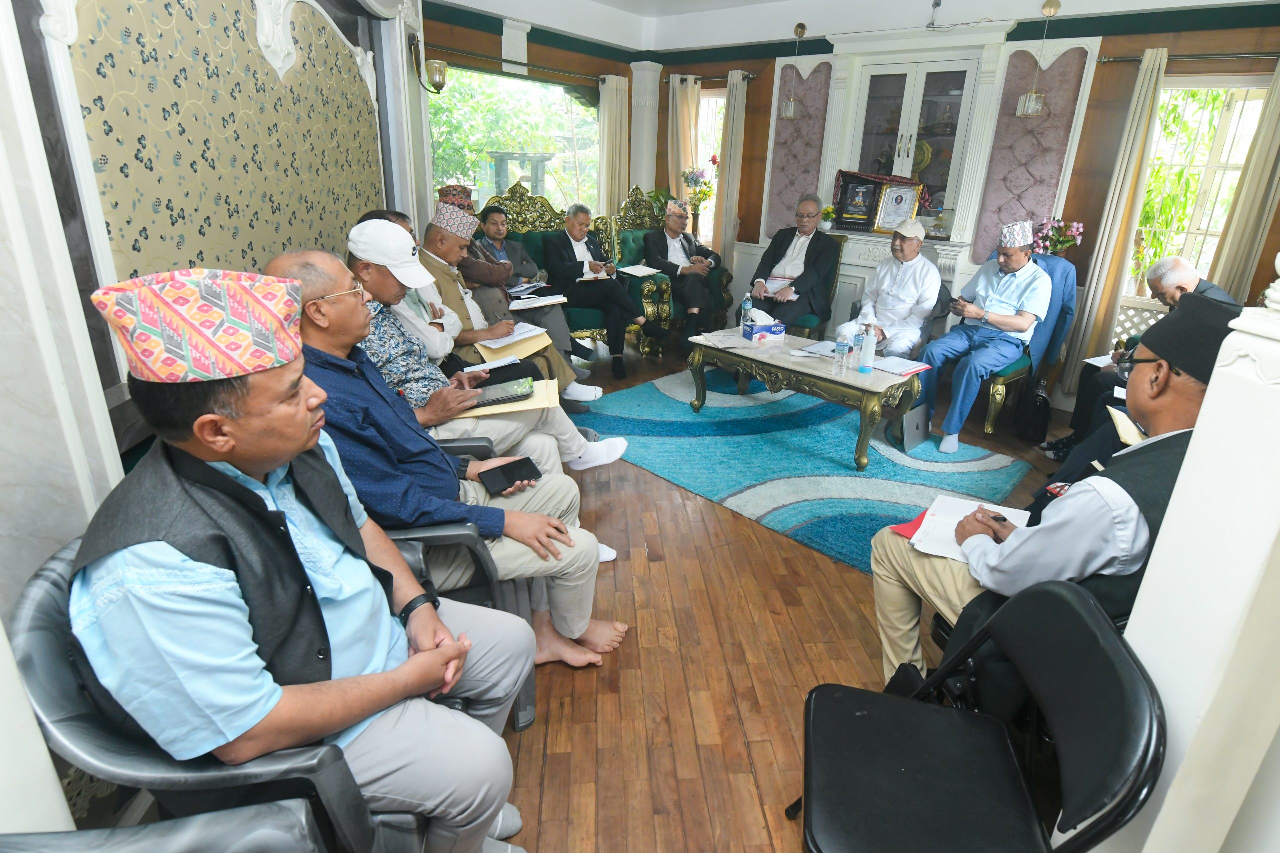 एमाले सचिवालय बैठक अध्यक्ष ओलीको निवास गुण्डुमा जारी, नेताहरूको कार्यविभाजन टुङ्ग्याइँदै