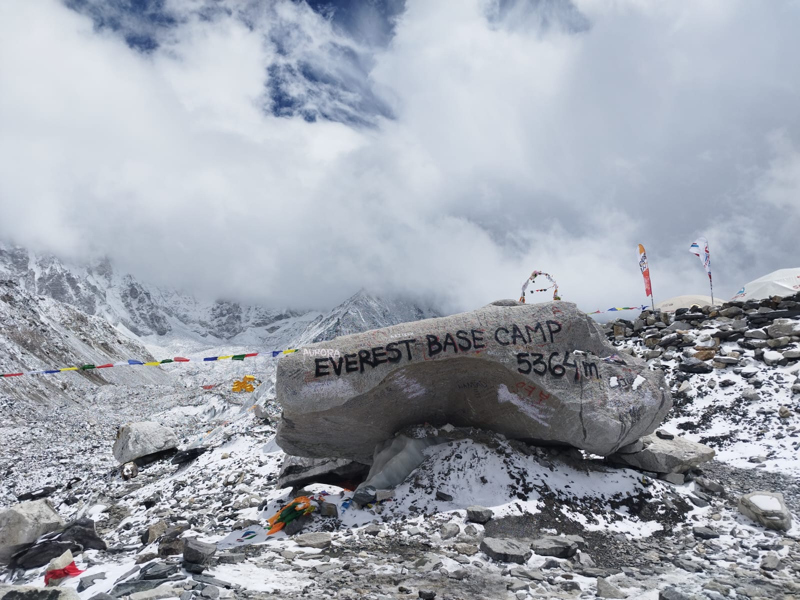 हिमाल आरोहणमा विदेशीको बढ्दो मोह : सगरमाथा चढ्दै ४६४ आरोही