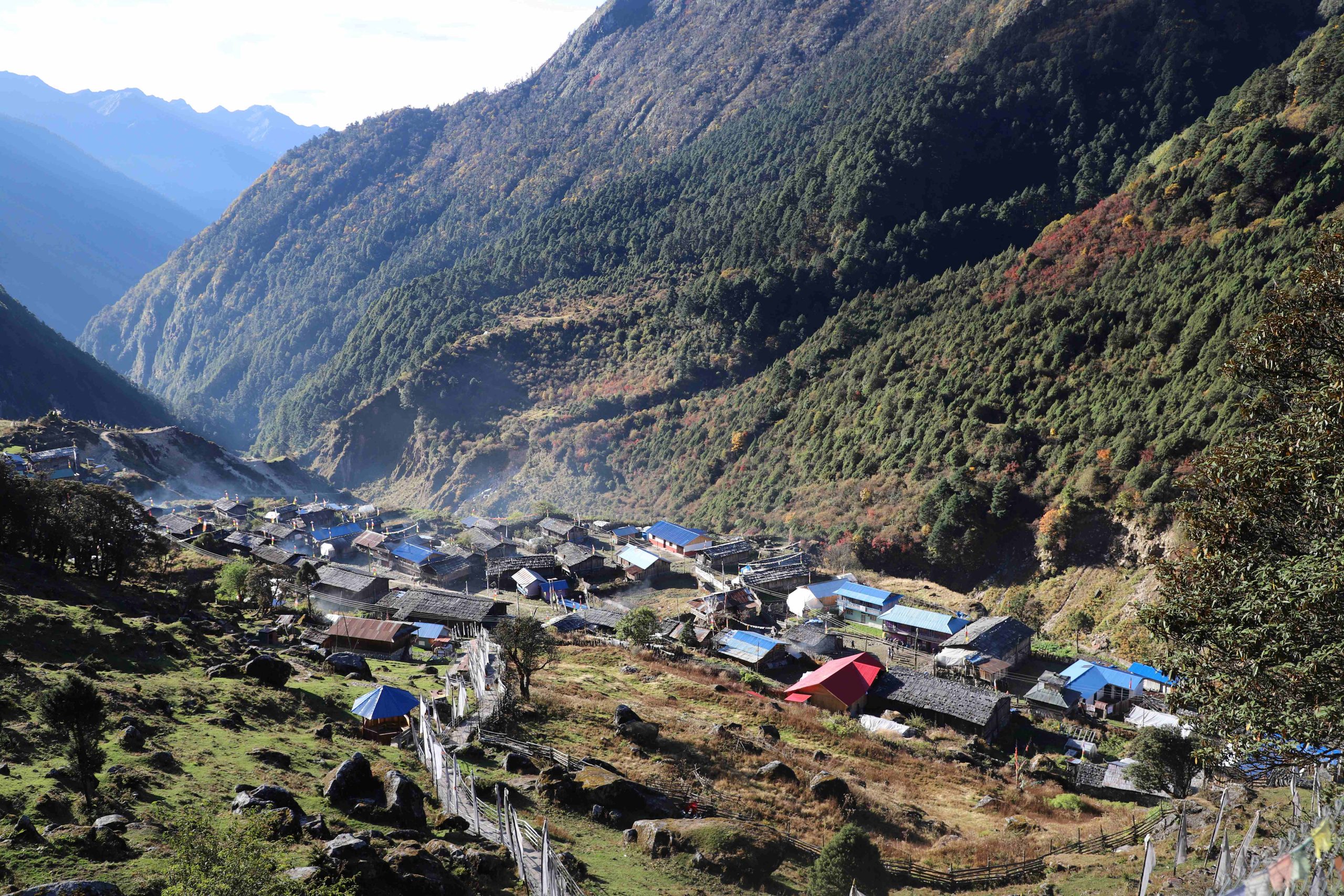 चीनसँगको छोटो व्यापारिक नाका ओलाङचुङ्गोला पुनः सञ्चालनमा, कर्मचारी पुगेपछि स्थानीय उत्साहित