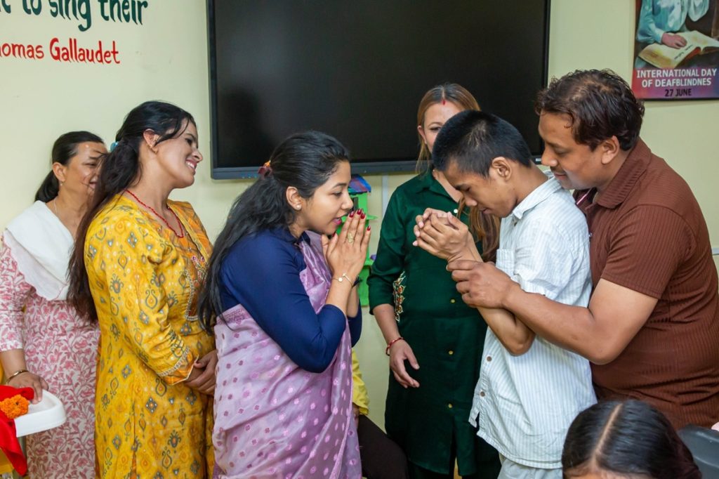 अपाङ्गता भएका बालबालिकाको उज्यालो भविष्य बनाउन कार्यवाहक प्रमुख डंगोलको काँध : विद्यालयमा लिफ्ट जडानसँगै थपिए हर्षका आँसु