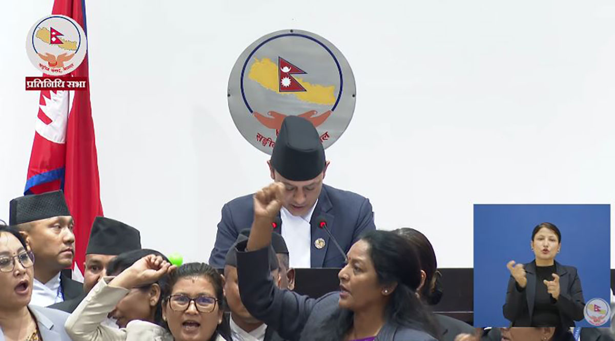 संसदमा सत्तापक्ष र प्रतिपक्ष बीच घम्साघम्सी : नियमावली मस्यौदामा विवाद हुँदा प्रतिनिधिसभा बैठक स्थगित