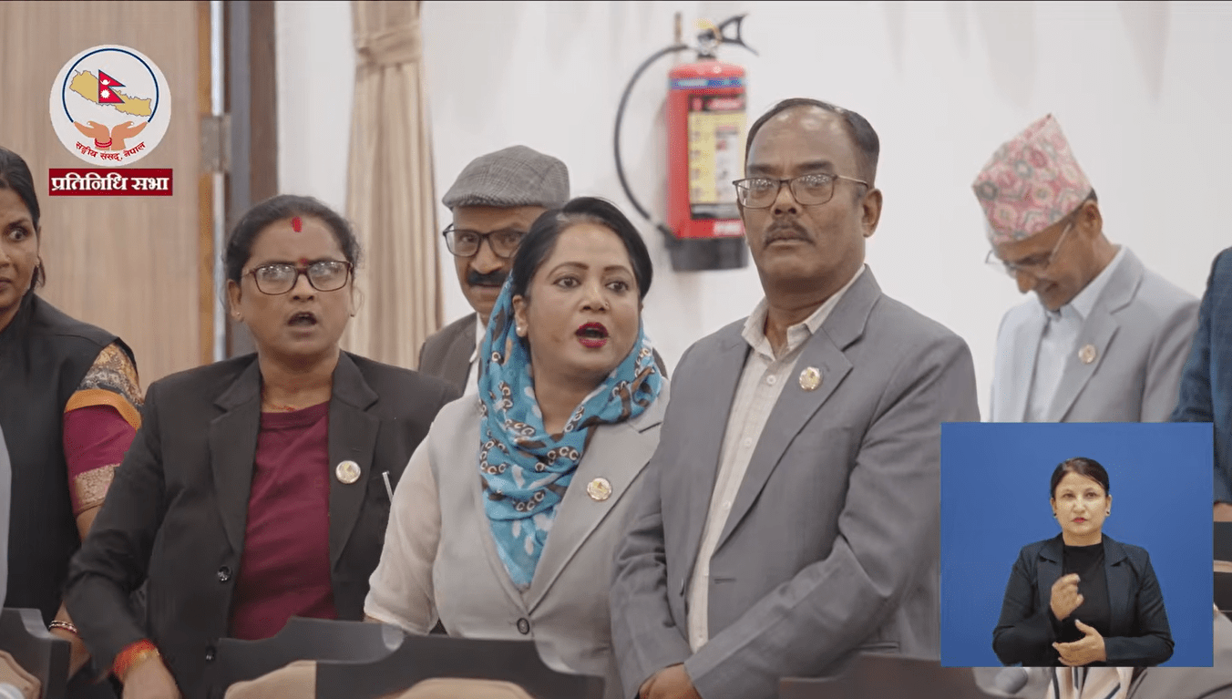 प्रधानमन्त्रीको उपस्थिति खोज्दै विपक्षीको अवरोध, प्रतिनिधिसभा बैठक १५ मिनेटका लागि स्थगित