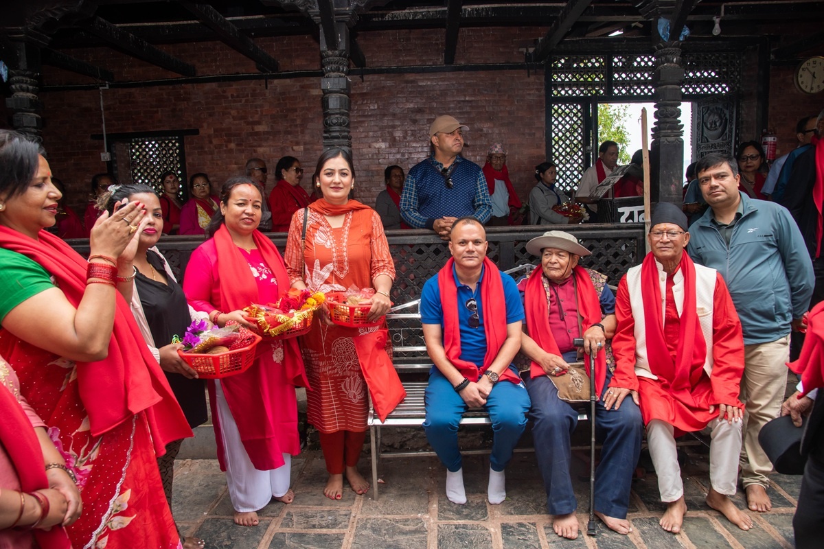 सहरको कोलाहलभित्र ओझेलिएका ‘अभिभावक’ हरूको मर्मस्पर्शी सुस्केरा