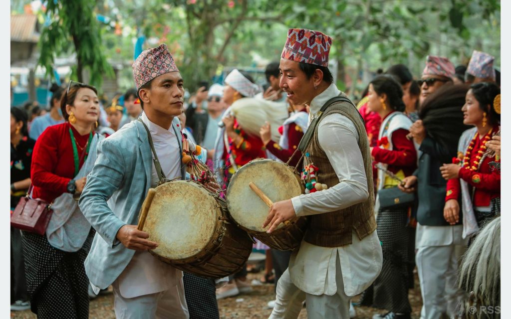 प्रकृतिको आराधना र पहिचानको मुर्चुङ्गा : धरानमा यसरी झुम्यो साकेला