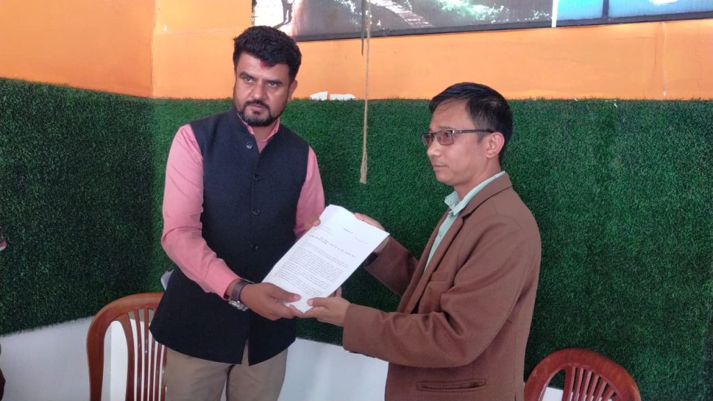 भक्तपुरमा भू–माफियाको रजगज, विपद् निम्तिने खतरा बढेपछि सांसदको ढोका ढकढक्याउँदै अभियन्ता प्रेमध्वज लामा