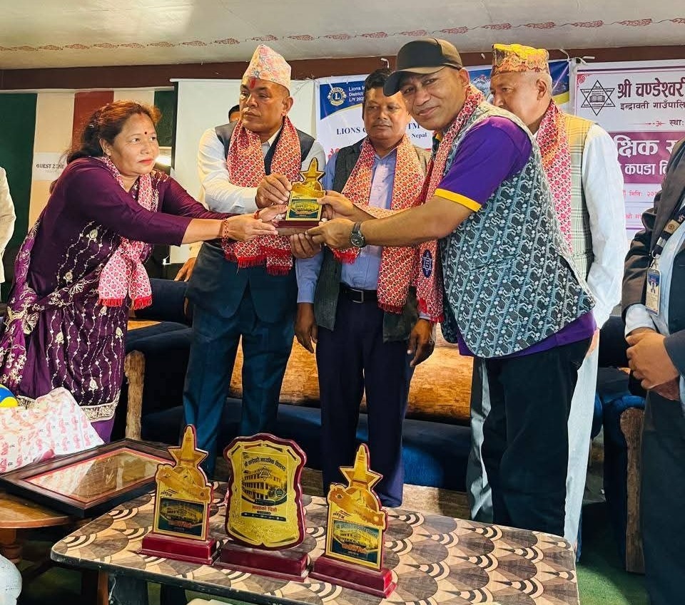 इन्द्रावतीको चण्डेश्वरी माविमा लायन्स क्लब अफ काठमाडौँ शुभ ताराको सहयोगमा ३३२ विद्यार्थीलाई ट्रयाकसुट र शैक्षिक सामग्री वितरण
