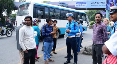 जथाभावी सडक काट्ने बानी सुधार्दै ट्राफिक प्रहरी