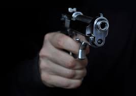 इन्द्रचोकको गहना पसलमा पेस्तोल ताकेर लुटपाट प्रयास गर्ने तीन जना हतियारसहित पक्राउ