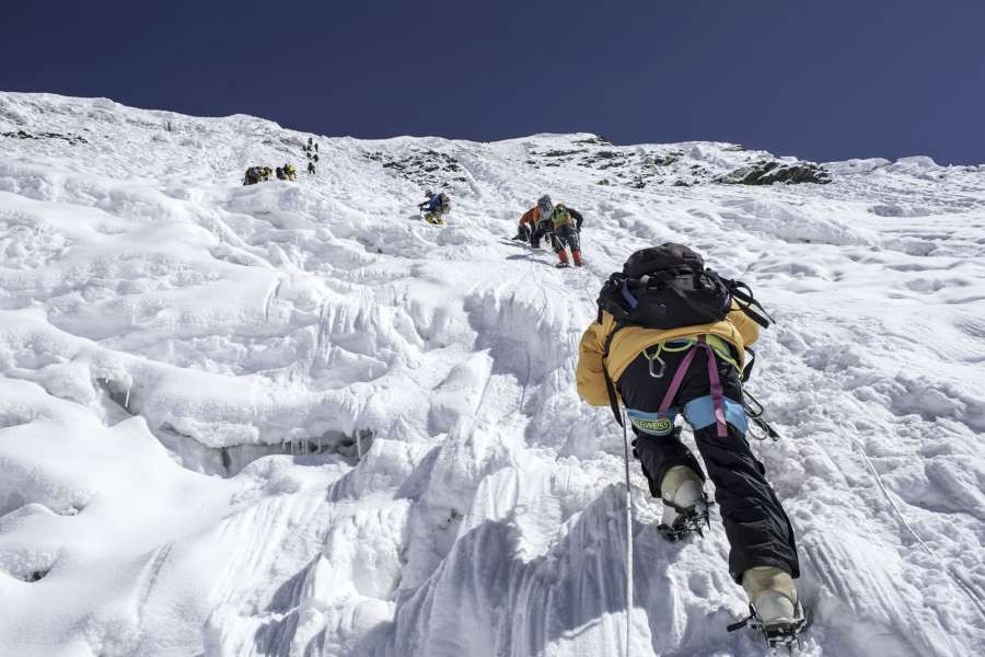 हिमाल आरोहणका लागि ११ सय ८१ आरोहीले लिए अनुमति, सवा अर्ब राजस्व सङ्कलन