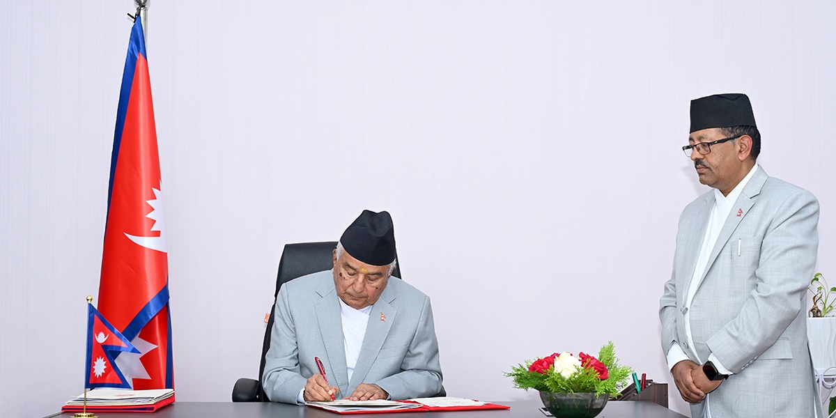 राष्ट्रपतिद्वारा संवैधानिक परिषद्सम्बन्धी अध्यादेश जारी