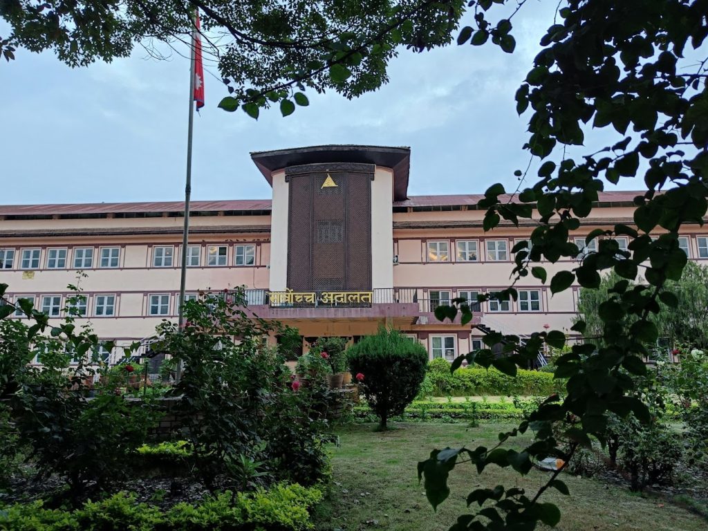 सरकारलाई सुकुम्बासी बस्ती खाली गराउँदा अवलम्बन गरिएको प्रक्रिया र वैकल्पिक व्यवस्थाको विवरण झिकाउन सर्वोच्चको आदेश