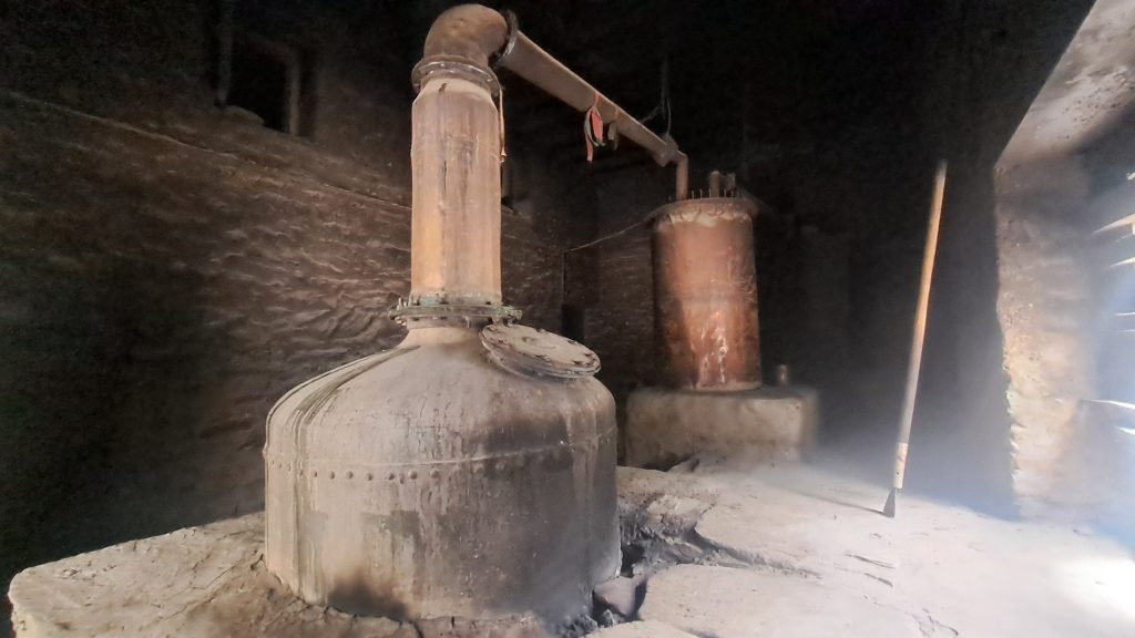 मुस्ताङमा रसिलो स्याउको ब्रान्डी बनाउने सरकारी उद्योग बन्द