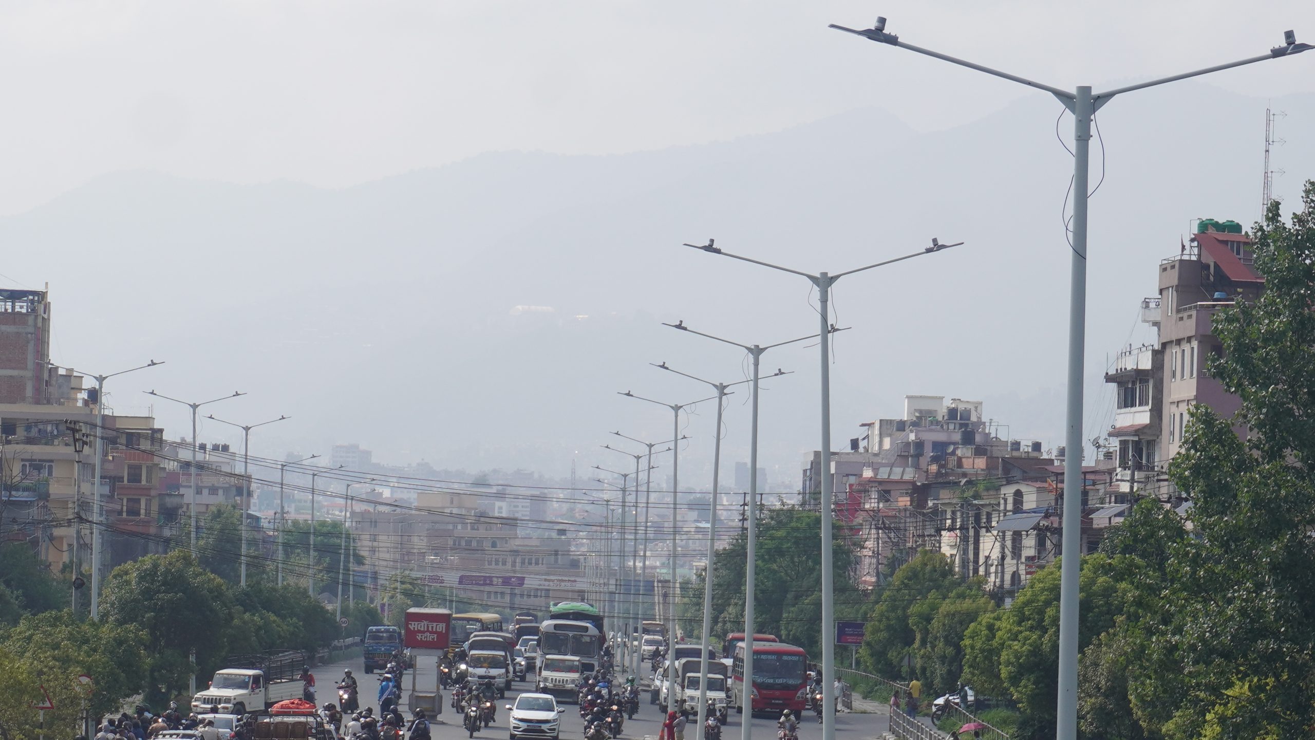 ललितपुरलाई ‘उज्यालो महानगर’ बनाइँदै: १३ करोडको लागतमा चक्रपथमा स्मार्ट बत्ती जडान