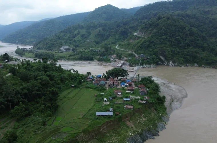 सुनकोशीको कटानले धाप्लाङघाट बस्ती जोखिममा : बजेट विनियोजन भए पनि स्थानीय त्रसित