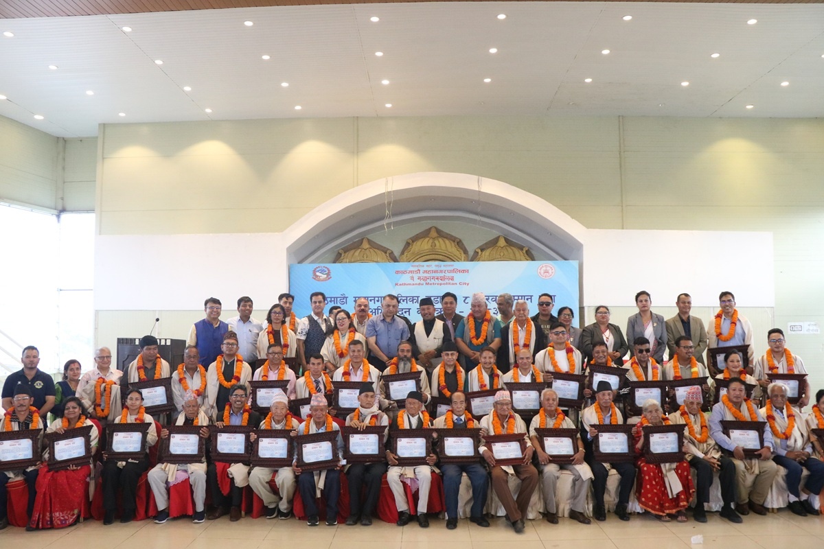 समाज सेवामा योगदान पुऱ्याउने ७० व्यक्तित्वलाई काठमाडौँ महानगर वडा नं. ८ को सम्मान