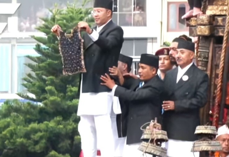 ललितपुरमा देखाइयाे ऐतिहासिक भाेटाे, उपत्यकाको सबैभन्दा लामो रातो मच्छिन्द्रनाथको रथयात्रा समापन