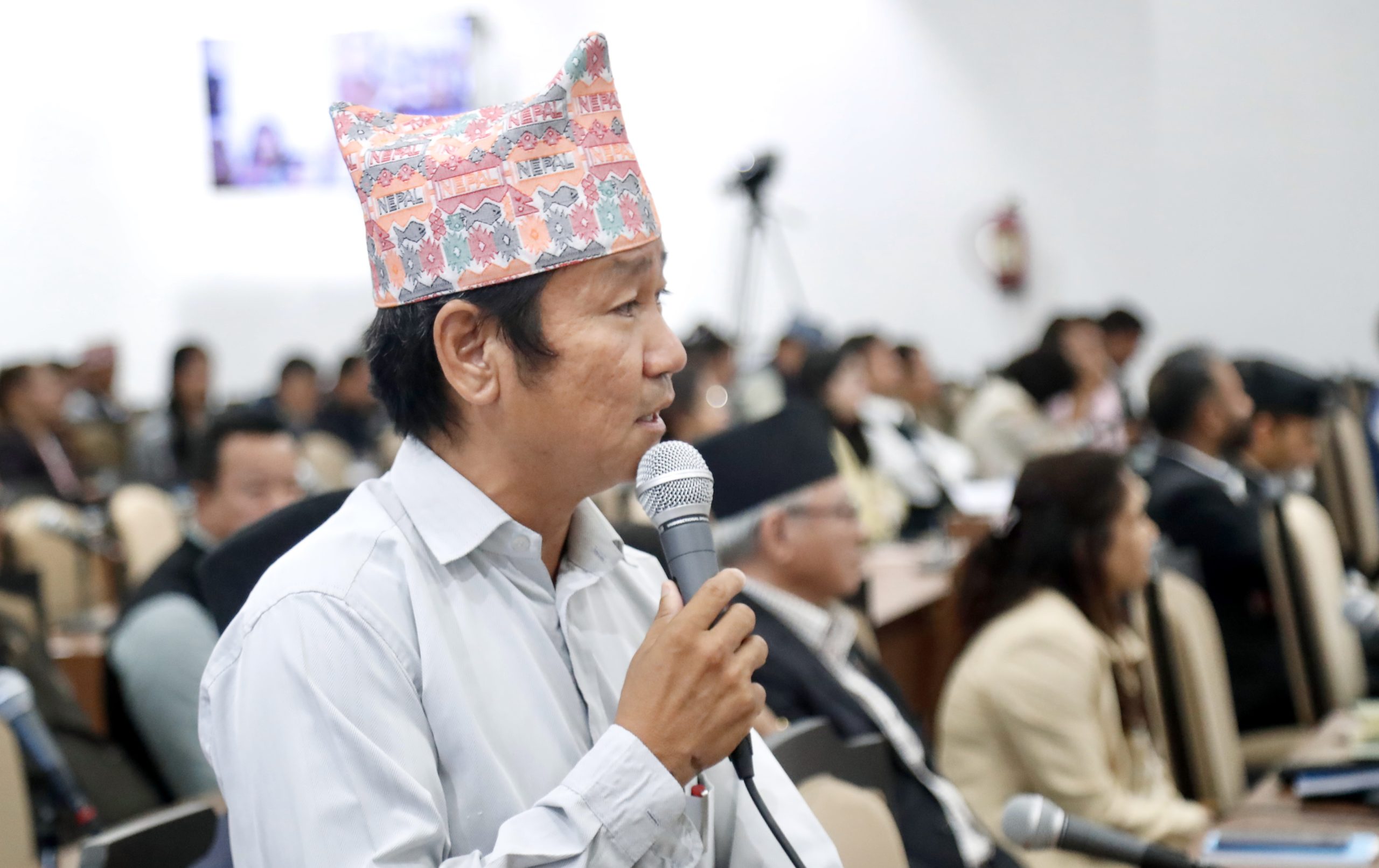 प्रधानमन्त्रीको सीमासम्बन्धी अभिव्यक्ति रेकर्डबाट हटाउन माग गर्दै हर्क साम्पाङले गरे संसद्‌मा प्रदर्शन