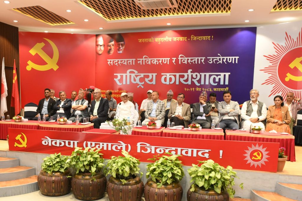 सरकारलाई संयमित भएर अघि बढ्न एमाले अध्यक्ष ओलीको चेतावनी