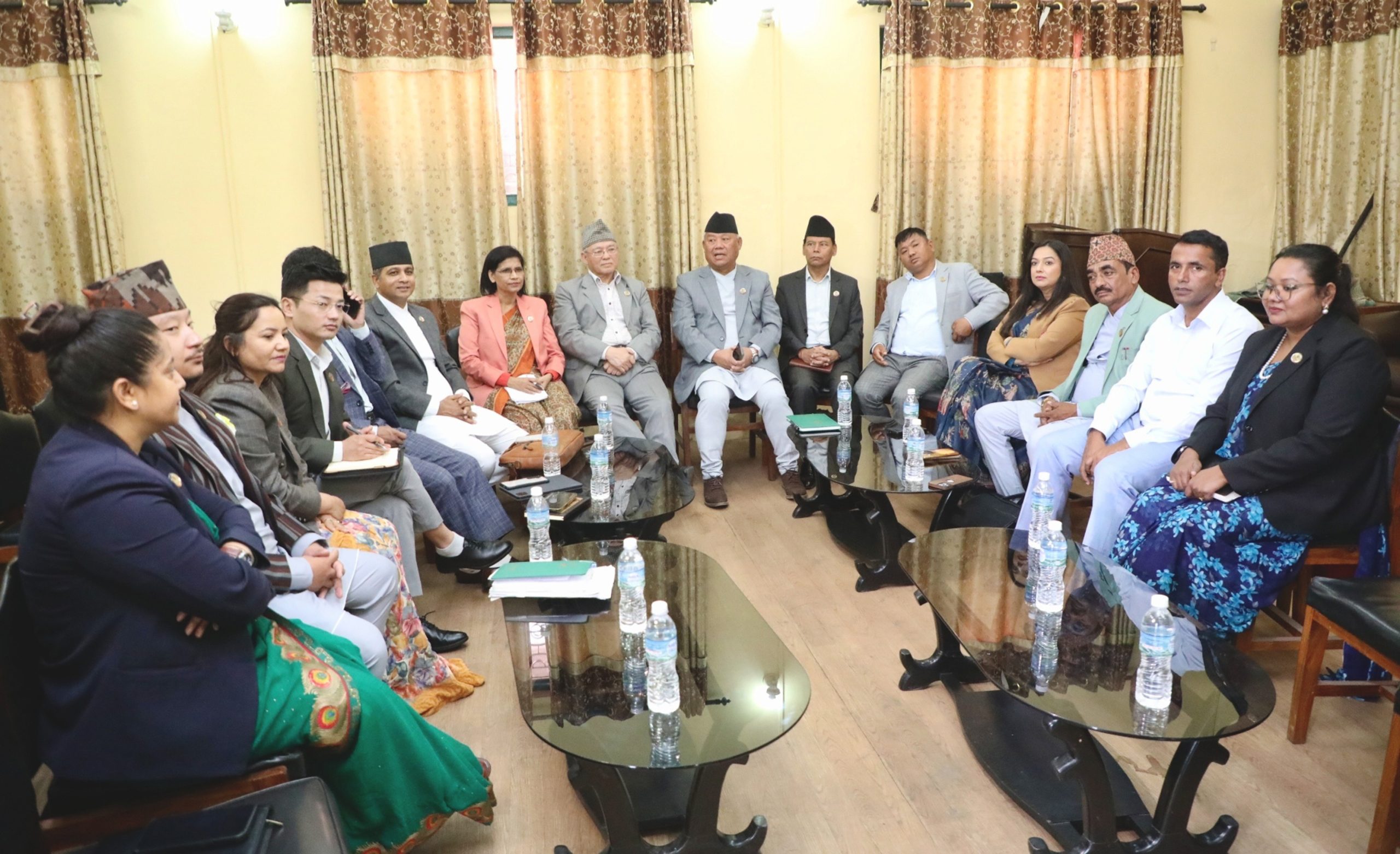 ‘राष्ट्रघाती’ अभिव्यक्ति दिएकाे भन्दै प्रधानमन्त्रीले माफी नमागेसम्म संसद् चल्न नदिने विपक्षी दलहरूको निर्णय