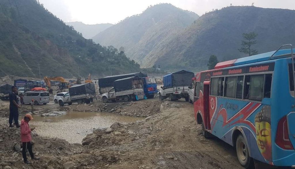 बिपी राजमार्ग अबदेखि रात्रिकालीन बन्दको समय फेरबदल, अब साँझ ६ देखि बिहान ४ बजेसम्म आवागमन रोकिने
