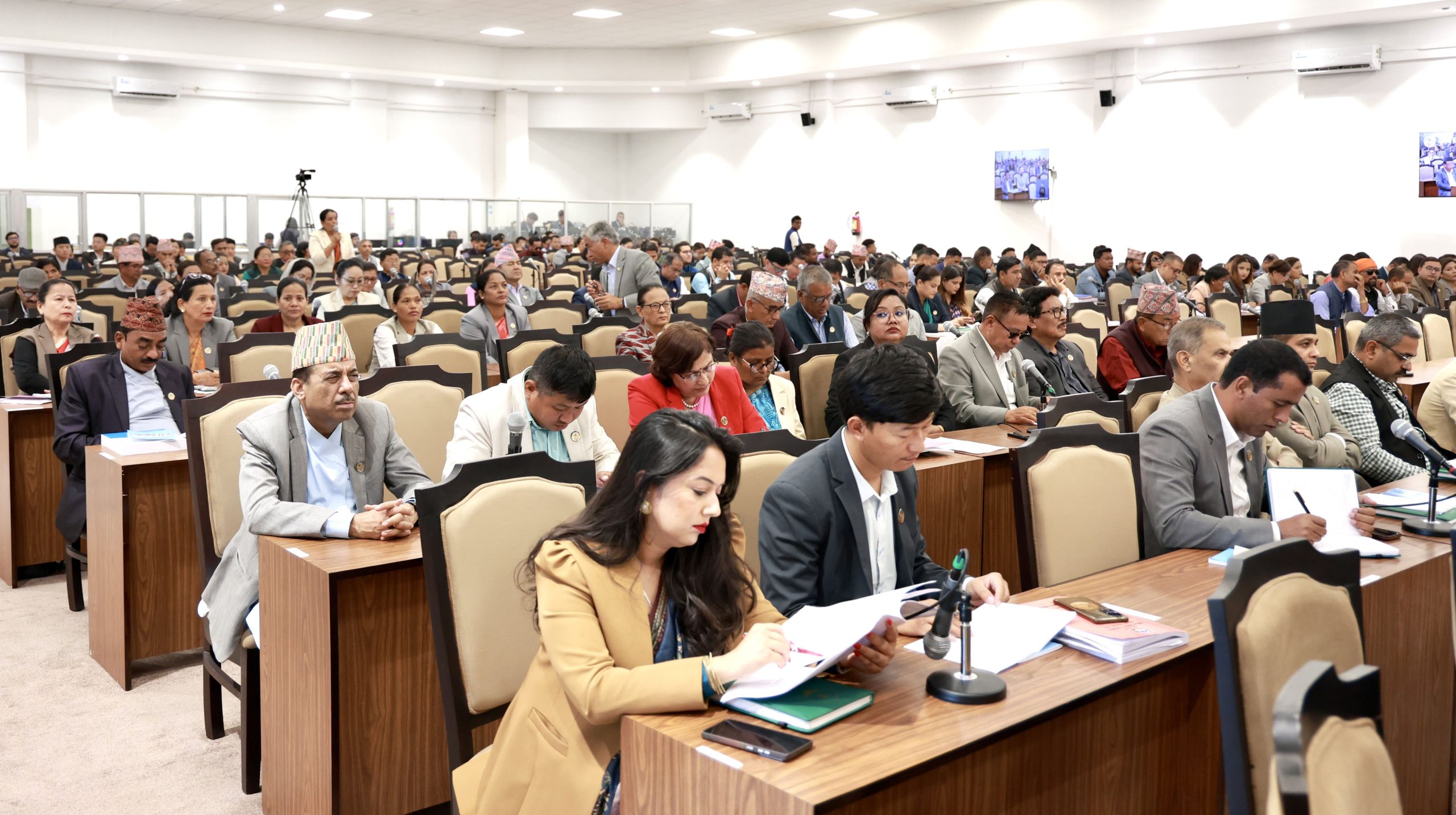 सम्बन्धित मन्त्री बैठकमा अनुपस्थित भएपछि प्रतिनिधिसभा बैठक १५ मिनेटका लागि स्थगित
